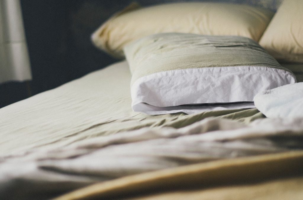 What's The Best Way to Wash (and Get Smells Out of) Pillows? - White Glove  Elite