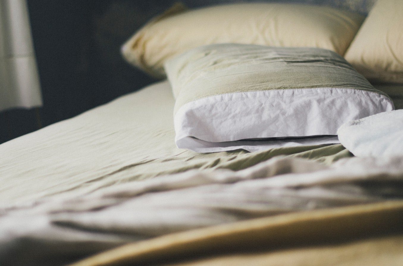 How to remove outlet odor from pillows